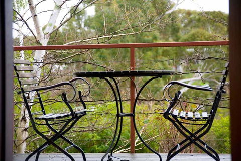 Romantic Treehouse Getaway - E Caravan Parks 2