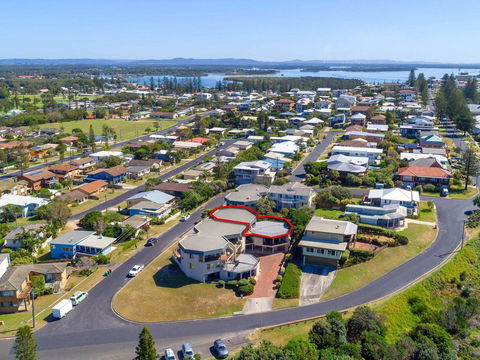 Romiaka 8 - Views Over The Pippi Beach - E Caravan Parks 2