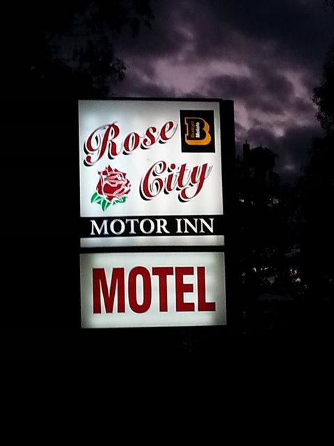 Rose City Motor Inn - E Caravan Parks 3