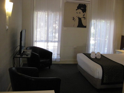 Rose City Motor Inn - E Caravan Parks 1