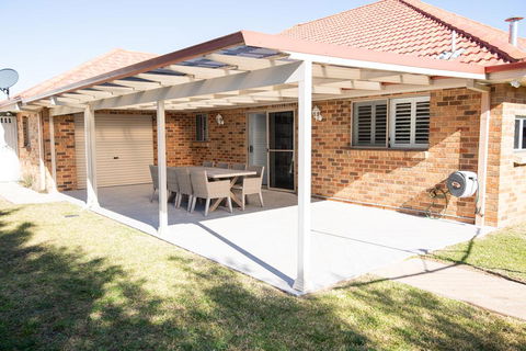 Roselawn Entertainer Large & Luxurious, Sleeps 12 - E Caravan Parks 1