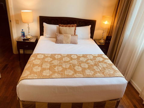 Royal Albert Hotel - E Caravan Parks 3