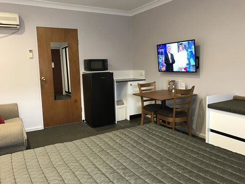 Roydons Motor Inn - E Caravan Parks 0