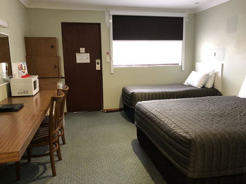 Roydons Motor Inn - E Caravan Parks 2