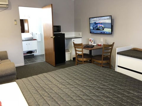 Roydons Motor Inn - E Caravan Parks 1