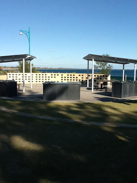 Safety Bay Guest House - E Caravan Parks 3