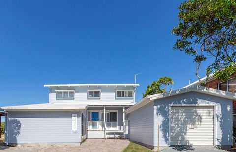 Sandpiper Beach Front House - E Caravan Parks 0