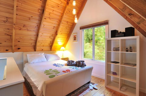 Santosa Cottage Sassafras - E Caravan Parks 2