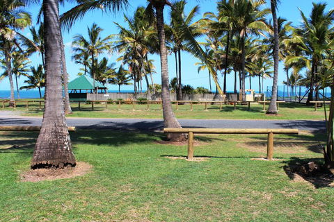 Sarina Beach Motel - E Caravan Parks 1