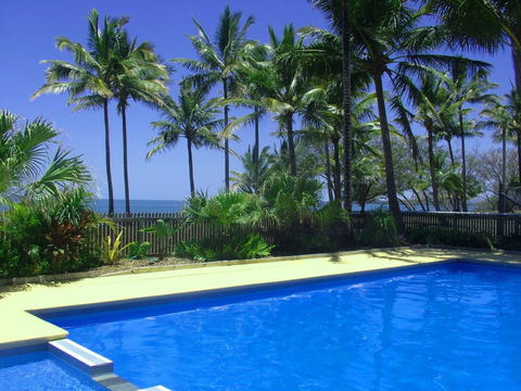 Sarina Beach Motel - E Caravan Parks 0