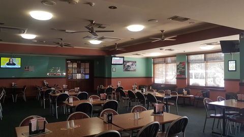Sarina Hotel - E Caravan Parks 3