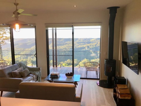 Scandinavian Cabin - Maleny - One Bedroom - E Caravan Parks 0
