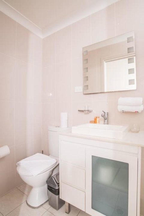 Scenic Illawong Riverside Getaway 1bed1bath Unit - E Caravan Parks 3