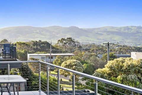 SEA SPECTACULAR - Seconds From The Beach! - E Caravan Parks 1