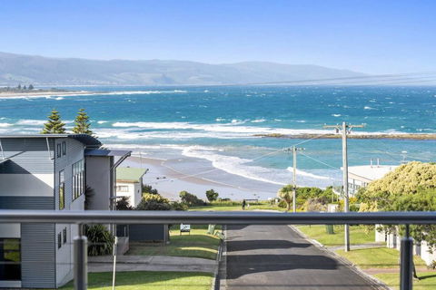 SEA SPECTACULAR - Seconds From The Beach! - E Caravan Parks 0