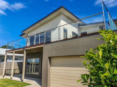 SEAL HAVEN - Centrally Located, Modern Home - E Caravan Parks 0