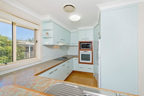 SEASCAPE - An Enticing Lakeside Escape - E Caravan Parks 2