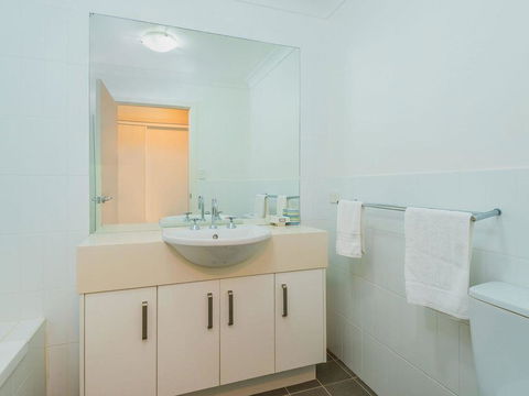 Seaspray 2 /21 Clarence Street - E Caravan Parks 1
