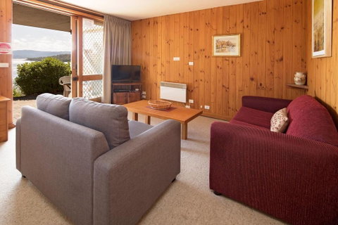 Seeblick 3 On Lake Jindabyne - E Caravan Parks 2