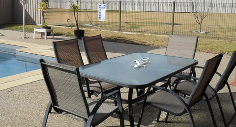 Settlement Motor Inn - E Caravan Parks 3