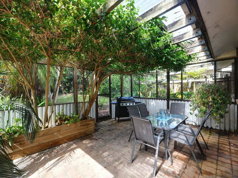 Shady Treez - Pet Friendly - E Caravan Parks 0
