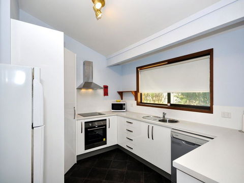 Shady Treez - Pet Friendly - E Caravan Parks 3
