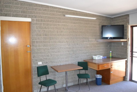 Shamrock Hotel Motel Balranald - E Caravan Parks 3