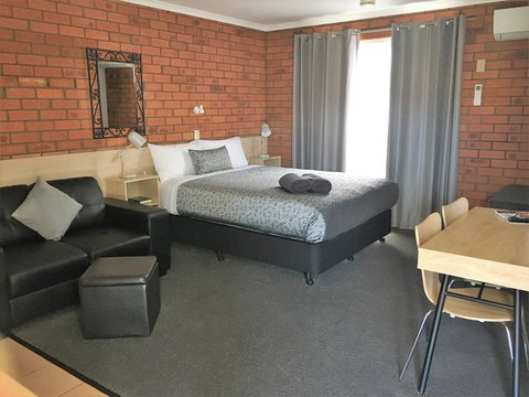 Shannon Motor Inn - E Caravan Parks 0