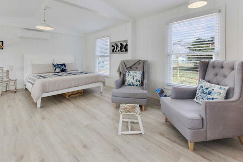 Shearers Cottage - Pet Friendly Holiday Accommodation - E Caravan Parks 0