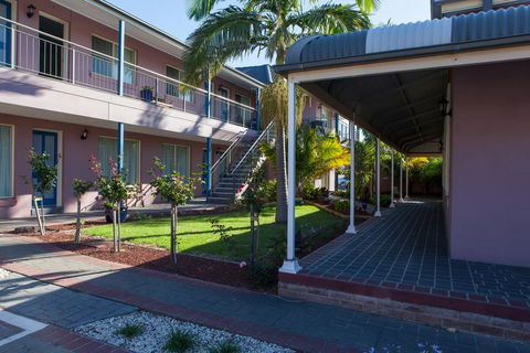 Shellharbour Village Motel - E Caravan Parks 1