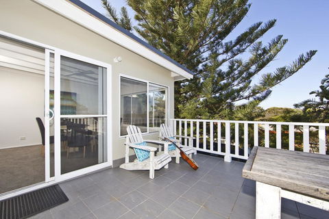 Shells On The Shore Holiday Accomm - Possums - E Caravan Parks 1