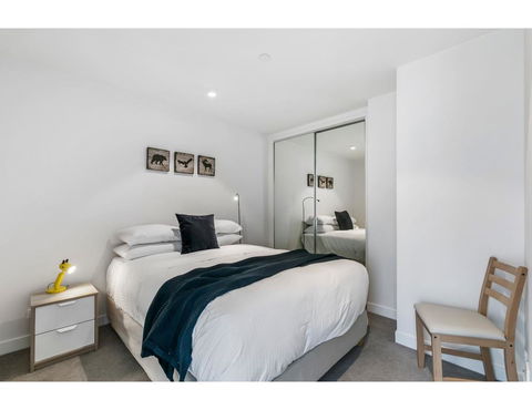 Shop Til You Drop At Sleek Unit In Hip Area - E Caravan Parks 1