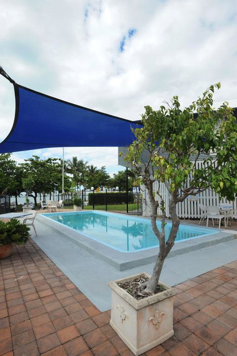 Shoredrive Motel - E Caravan Parks 3