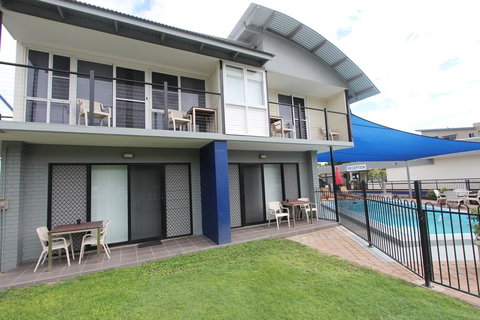 Shoredrive Motel - E Caravan Parks 1