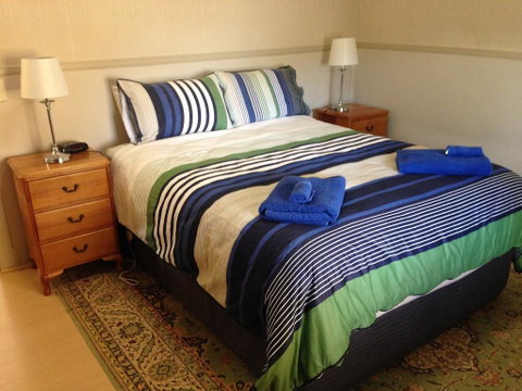Showgrounds Cottage Naracoorte - E Caravan Parks 1
