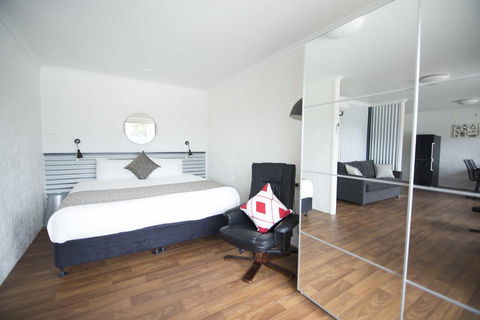 Siesta Central Apartments - E Caravan Parks 2