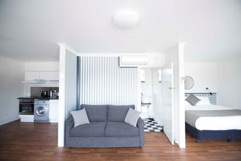 Siesta Central Apartments - E Caravan Parks 0