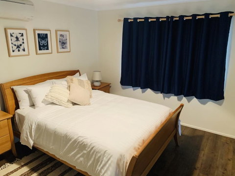 Silent Hope Cottage - E Caravan Parks 2