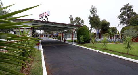 Silver Oaks Motel - E Caravan Parks 0