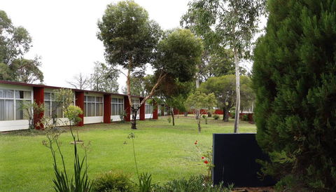 Silver Oaks Motel - E Caravan Parks 3