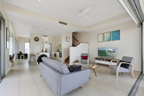 Silver, Sunrise Beach - E Caravan Parks 2