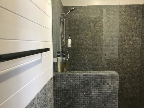 Silvermere Guesthouse - E Caravan Parks 3