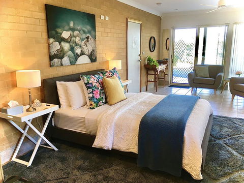 SilverWaters Waterfront Accommodation - E Caravan Parks 0