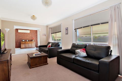 Skip, Shop, Splash - E Caravan Parks 1