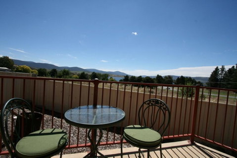 Snowdome 4/3 Poly Cow Lane - E Caravan Parks 1