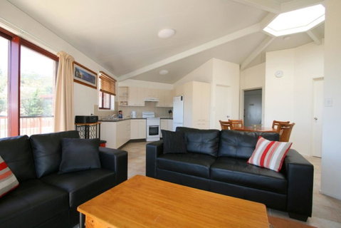 Snowdome 4/3 Poly Cow Lane - E Caravan Parks 0