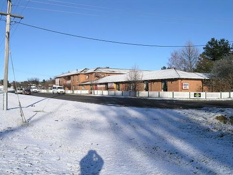 Snowgate Motel + Apartments - E Caravan Parks 0
