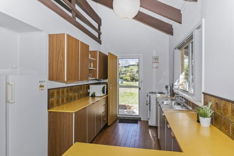 Soldier Crab Shack - 20 Macleay St - E Caravan Parks 1