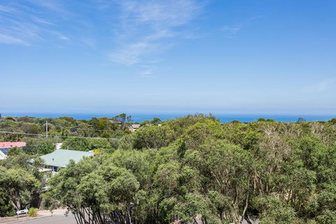 Sophisticated Contemporary Coastal Living With Sweeping Views In Cape Schanck - E Caravan Parks 1
