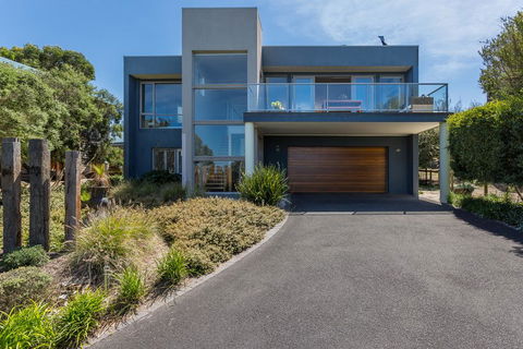Sophisticated Contemporary Coastal Living With Sweeping Views In Cape Schanck - E Caravan Parks 2
